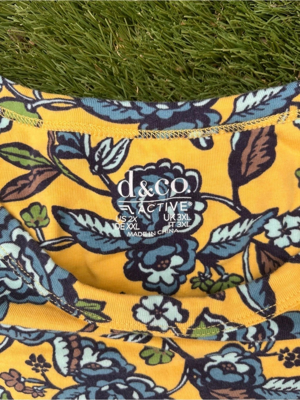 d&co. Floral Short Sleeve Tee Yellow & Blue Size 3X Like New - Picture 2 of 3